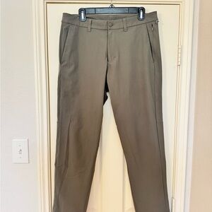 Lululemon Men's light green chinos - 34x30